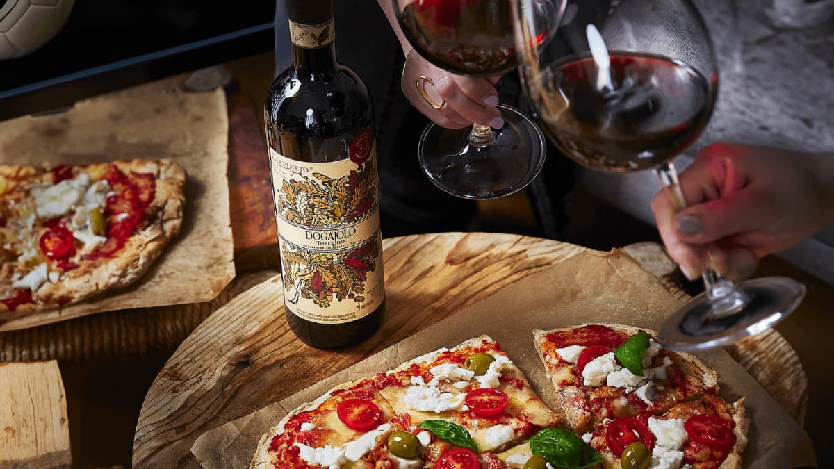 <p>Partita, pizza... e vino. Accogliamo Euro 2024 con classe</p>
