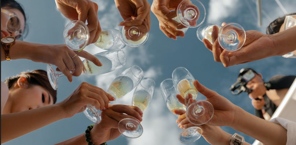 Giornata mondiale dell'amicizia: tre vini da regalare
